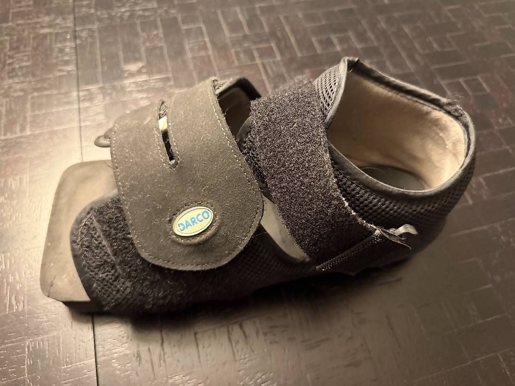 Appareils médicaux: DARCO-Schuh bei einem Gipsfuss – D'occasion à Therwil par lmi_wb2l