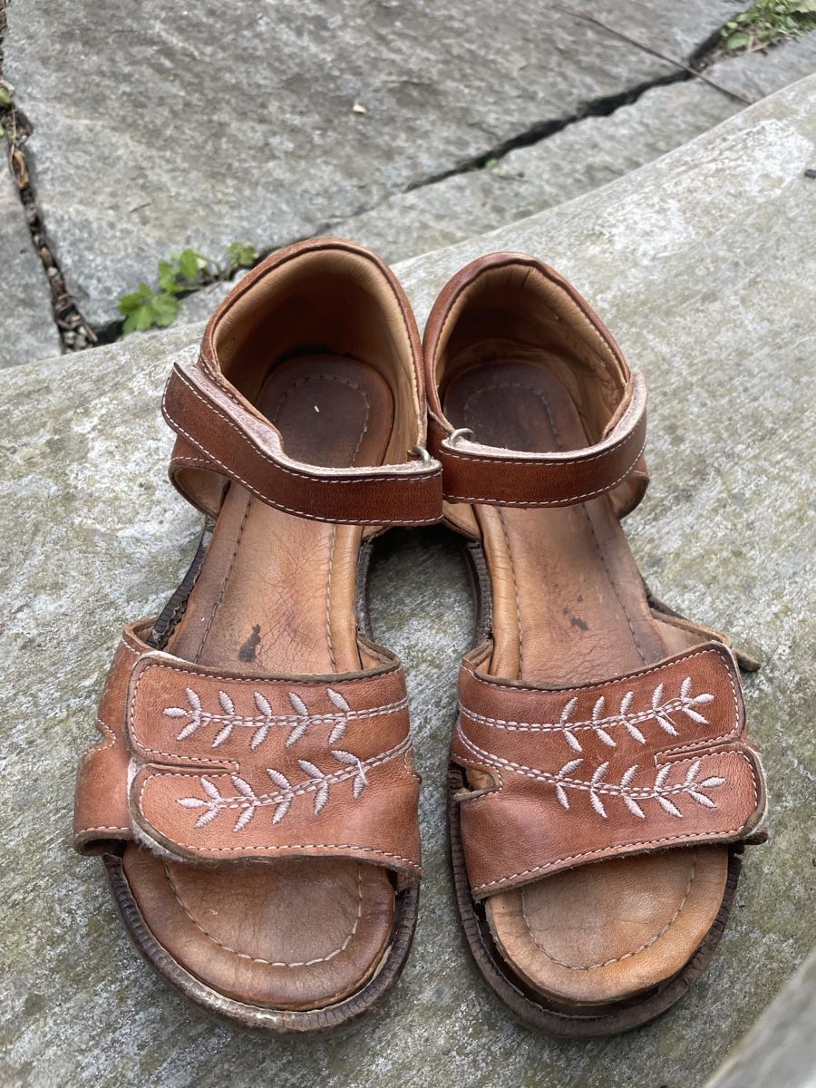 Scarpe per ragazzi: Sandales pour enfants Gr34 – Usato da Zürich venduto da mjh48