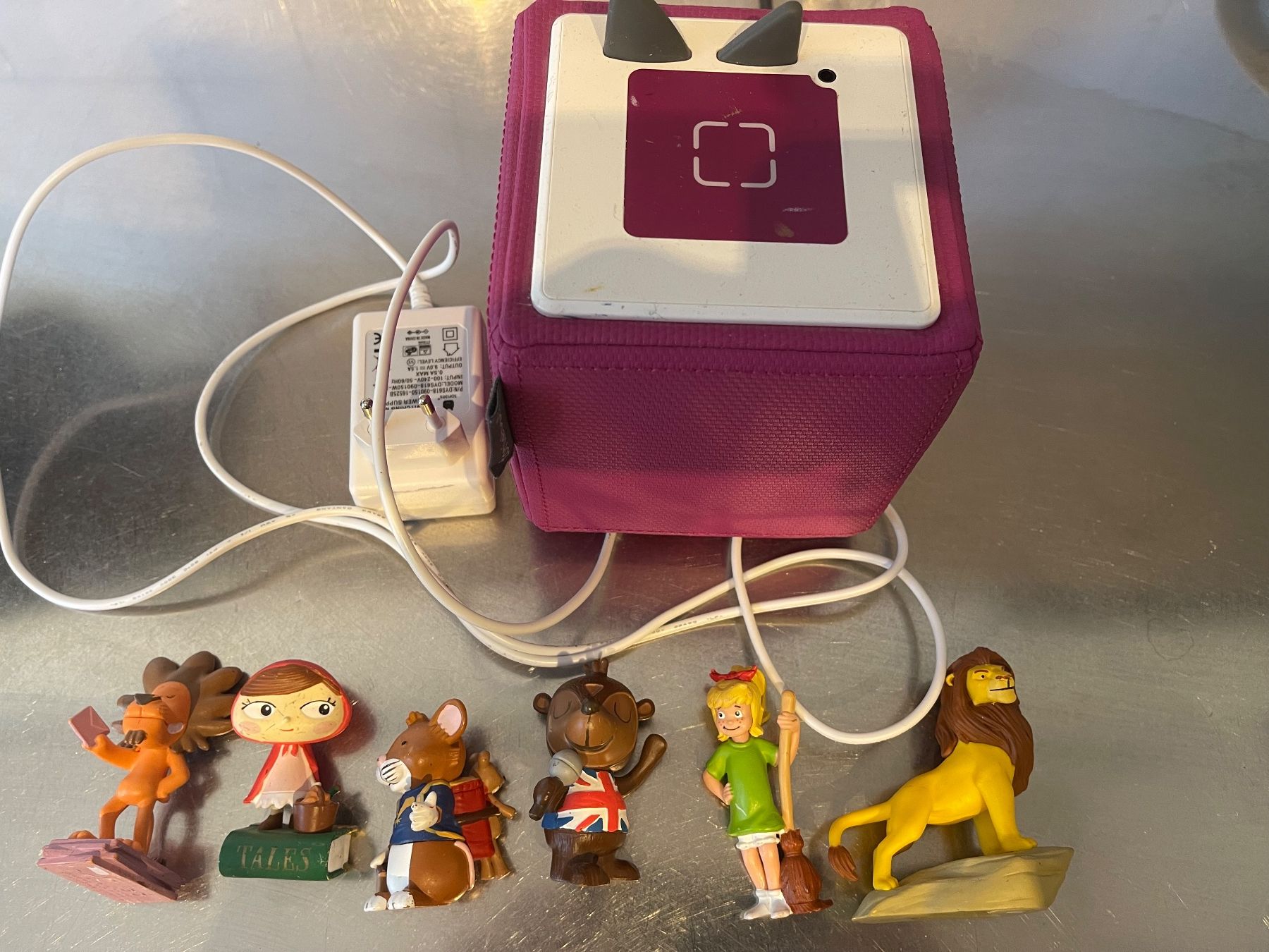 Tonies Jouets: Toniebox mit 6 Tonies – D'occasion à Zürich par liviflo
