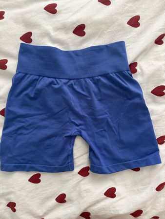 Kurze Sporthosen mit Scrunch Teveo