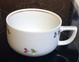 Antike Tasse mit feinem Goldrand