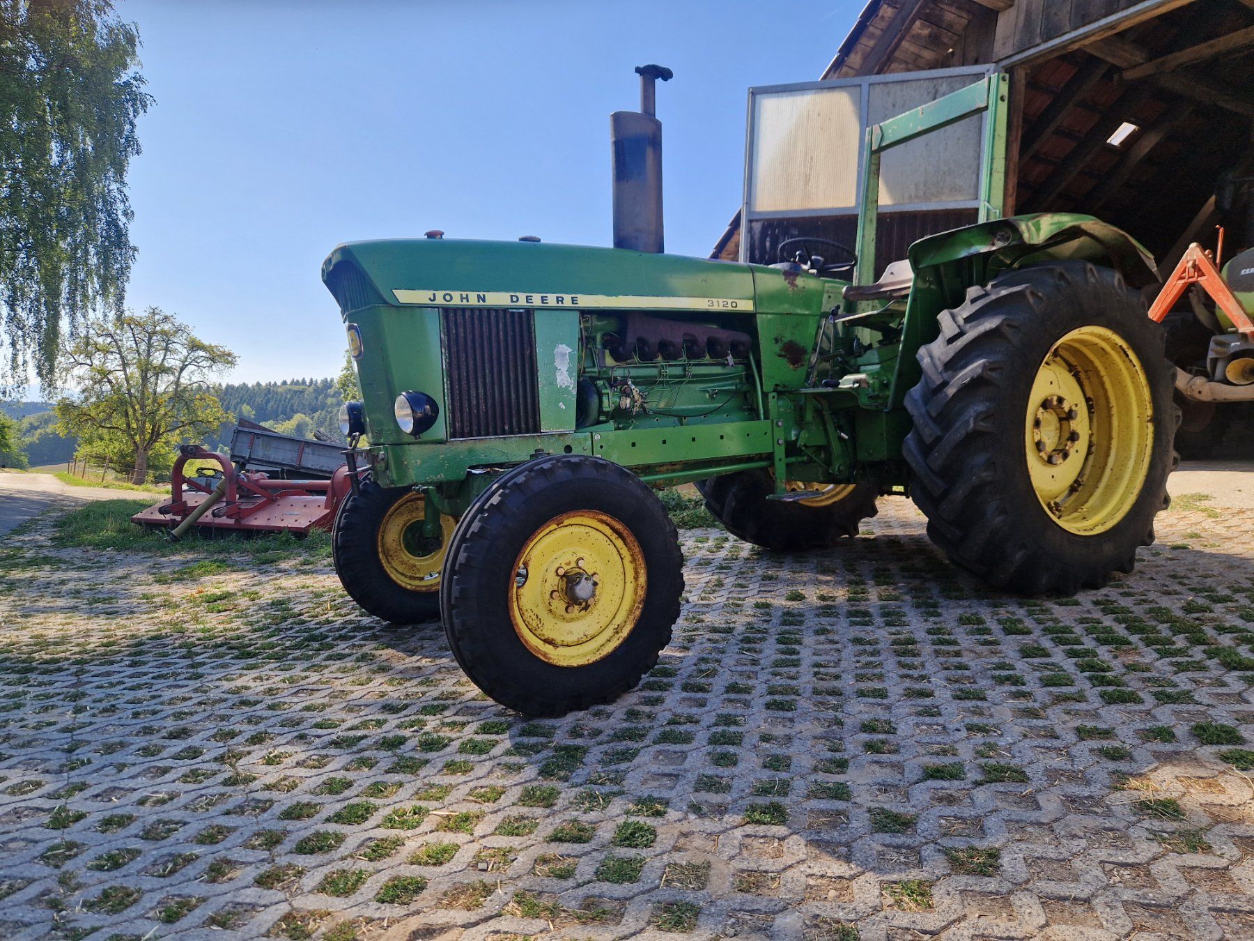 John Deere Trattori: John Deere 3120 – Usato da Roggliswil venduto da _IHC_ 8