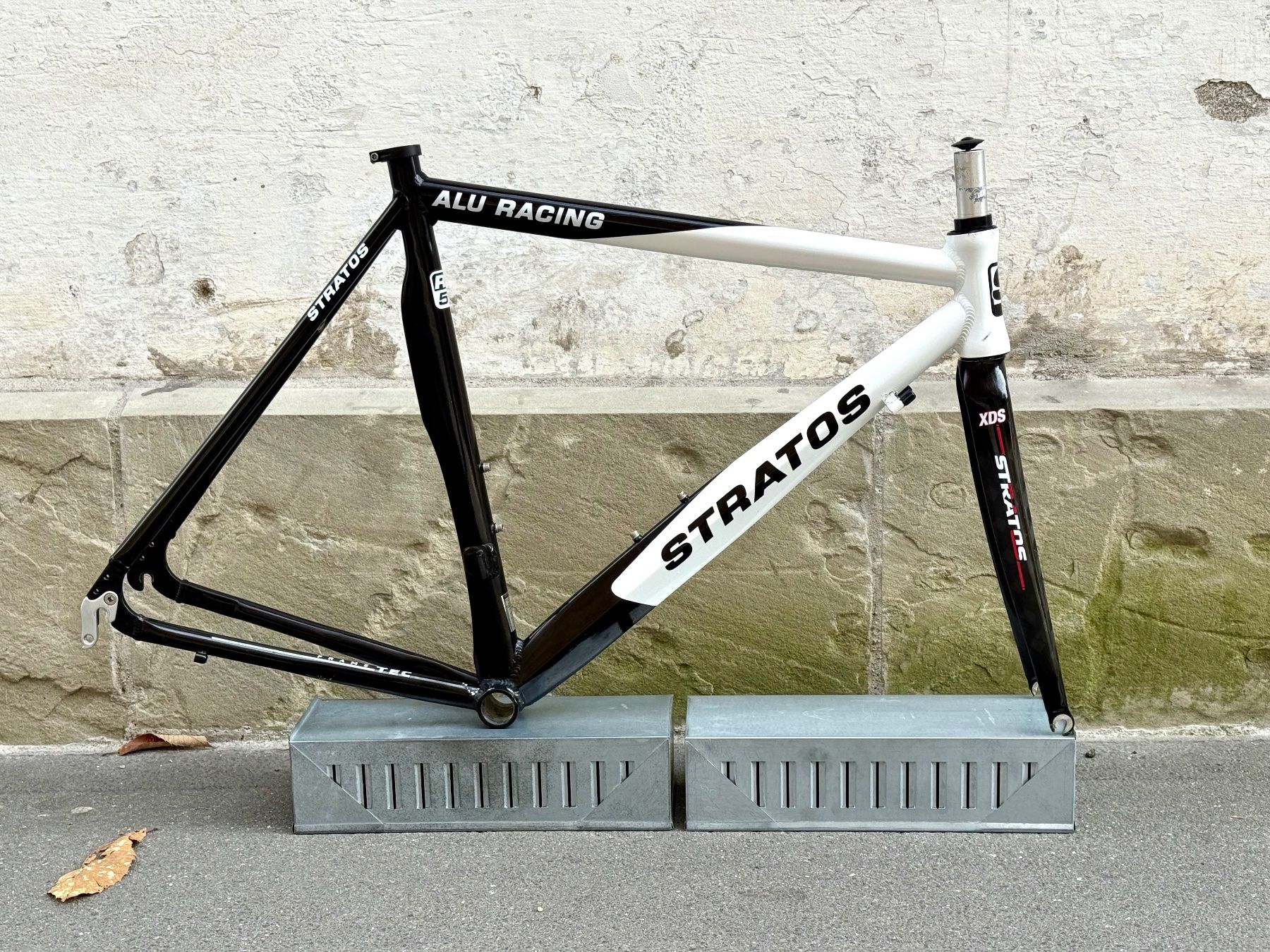 Ersatzteile: STRATOS ALU RACING Rennvelo Rahmen Size 57 Carbon Gabel 2603 – Gebraucht aus Luzern von bikeandbeltcom