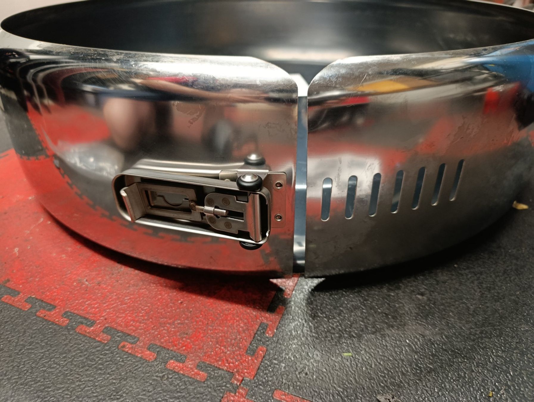 Mitsubishi Tutti pezzi di ricambio auto: Reserveradabdeckung Mitsubishi Pajero – Nuovo (secondo la descrizione) da Lutzenberg venduto da Ludifix104 1