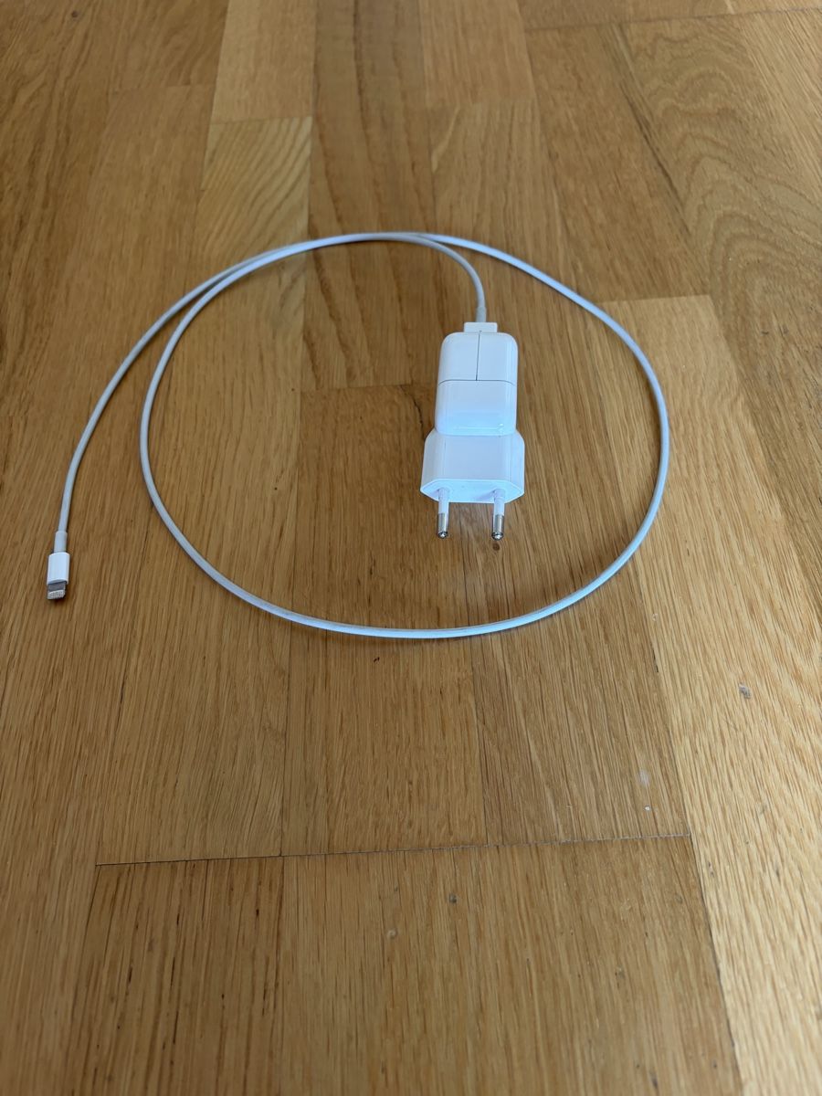 Apple Ladegeräte: Apple USB Charger 12 W + Lightning Cable – Gebraucht aus Regensdorf von WetTowel42 1
