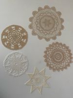 Häkel-Klöppeldeckchen 5er Set verschiedene Groesse/Farben