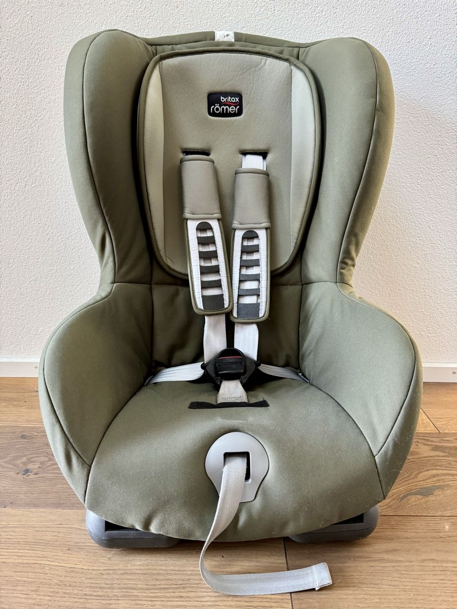 Britax Römer Sièges auto: Kindersitz (9-18kg) Römer Duo Plus olive-grün – D'occasion à Rothrist par fiuric