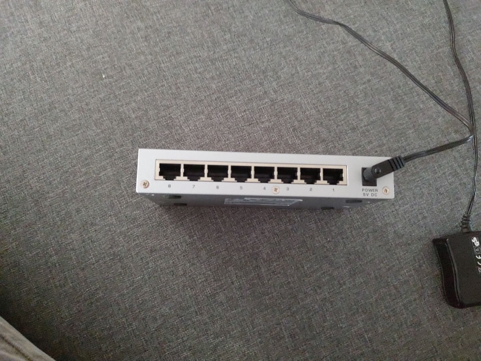 Zyxel Modems & Router: Switch di rete Zyxel 8 porte, usato – Gebraucht aus Monte Carasso von Buttefly 1