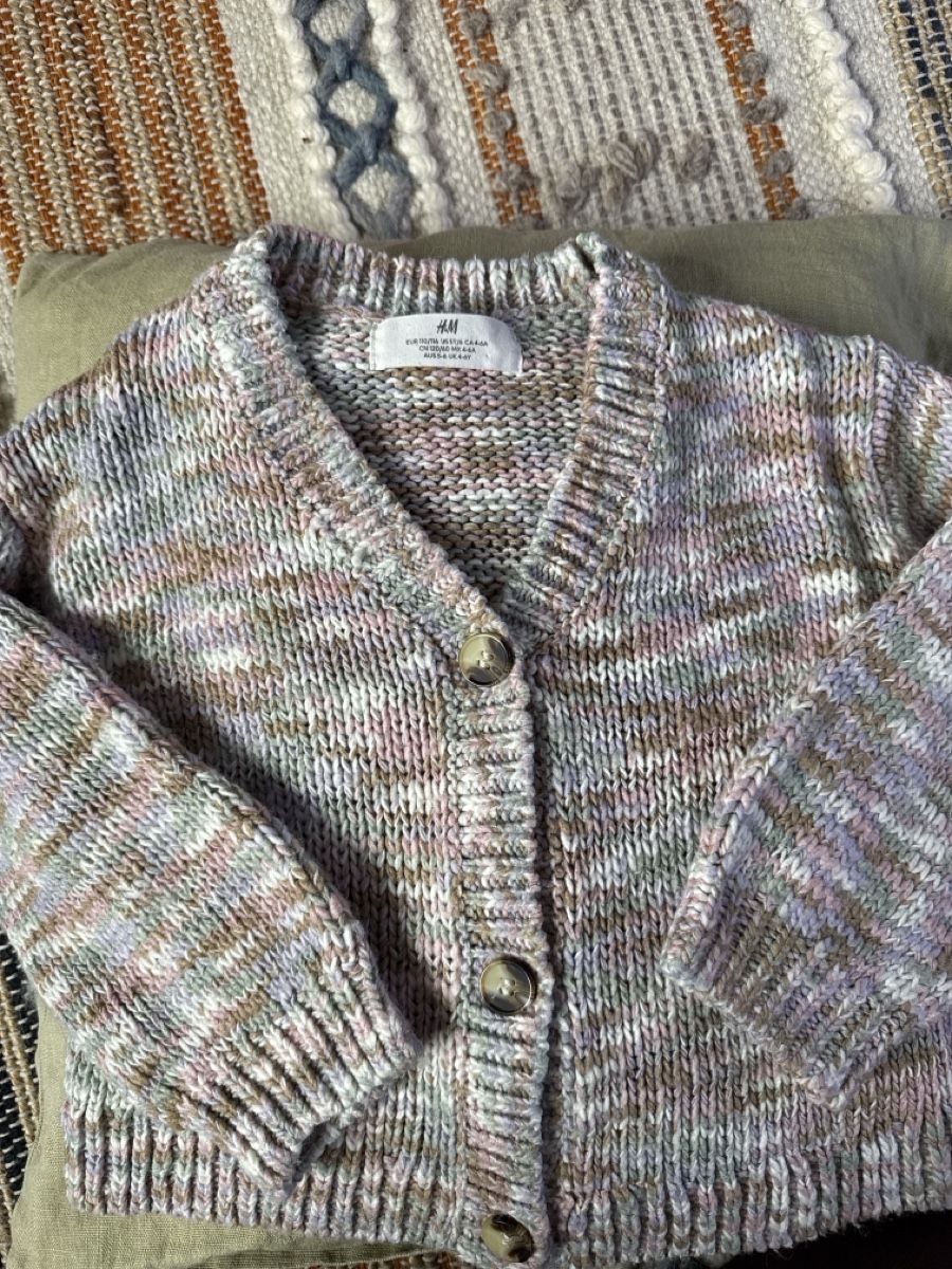 H&M Giacche & Cappotti: H&M StrickjackeGr. 110/116 – Usato da Muolen venduto da Jassii97
