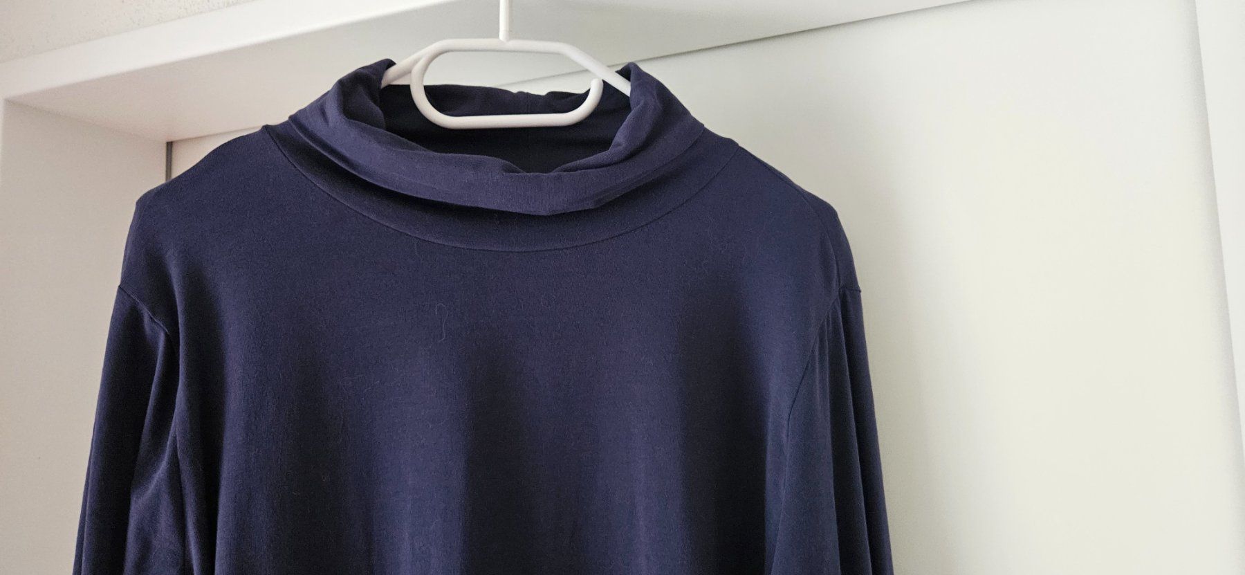 Maglioni & Felpe: Rollkragen Pullover Dunkelblau Gr. 44/46 – Usato da Zweidlen venduto da Shubli 1