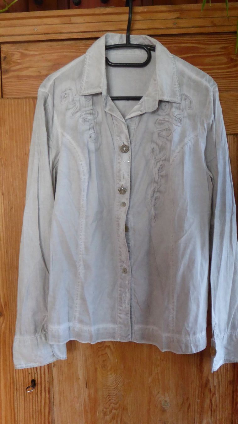 Blusen: Sehr schöne Beige Bluse Gr XL – Gebraucht aus Sargans von Benziner