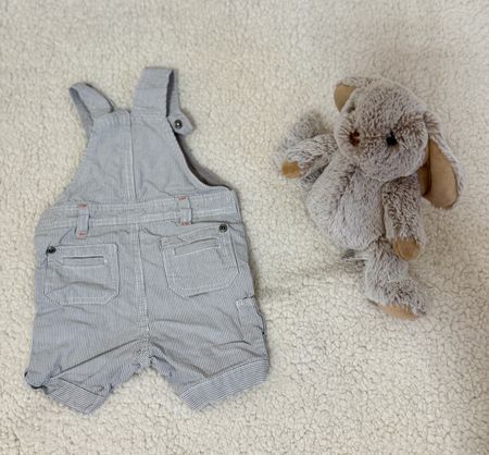 Kurze Latzhose Gr. 56/62