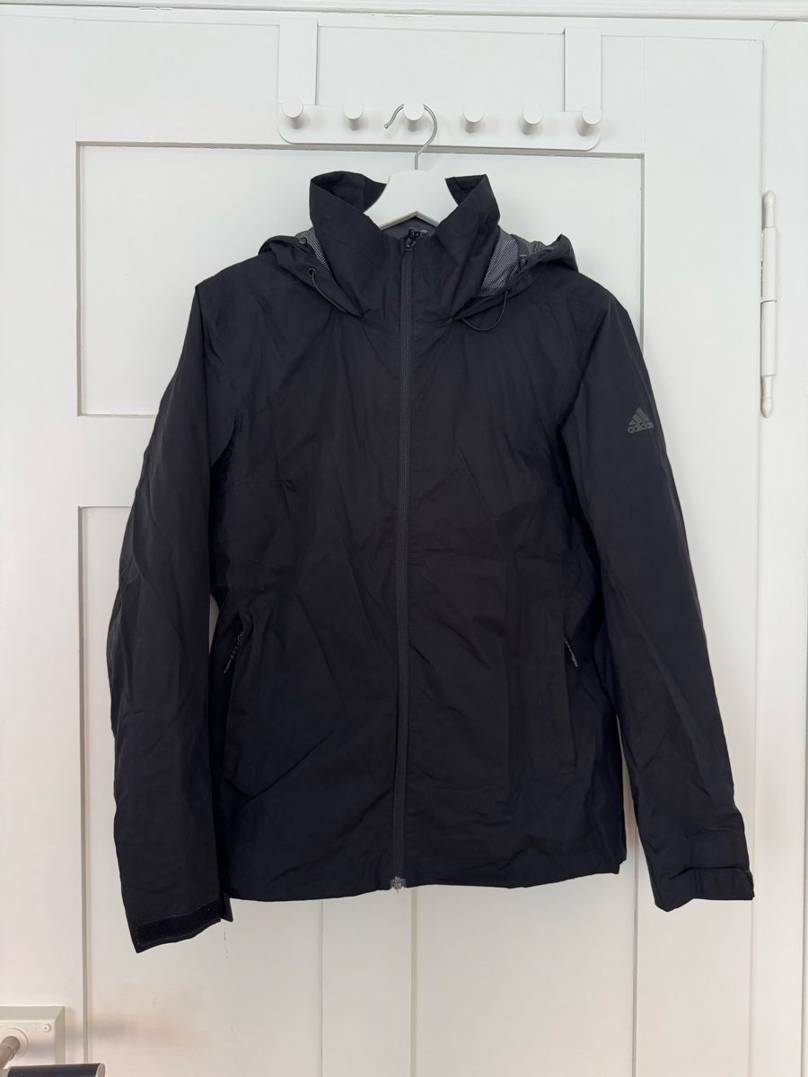Adidas Vestes: Adidas Regenjacke schwarz – D'occasion à St. Gallen par BiancaL11