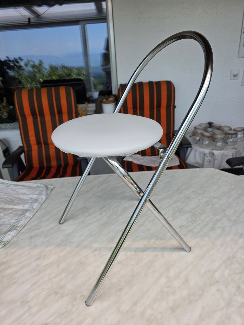 Sedie: Folding chair metal frame white seat. – Nuovo (secondo la descrizione) da Hinwil venduto da Ehretstock8 4