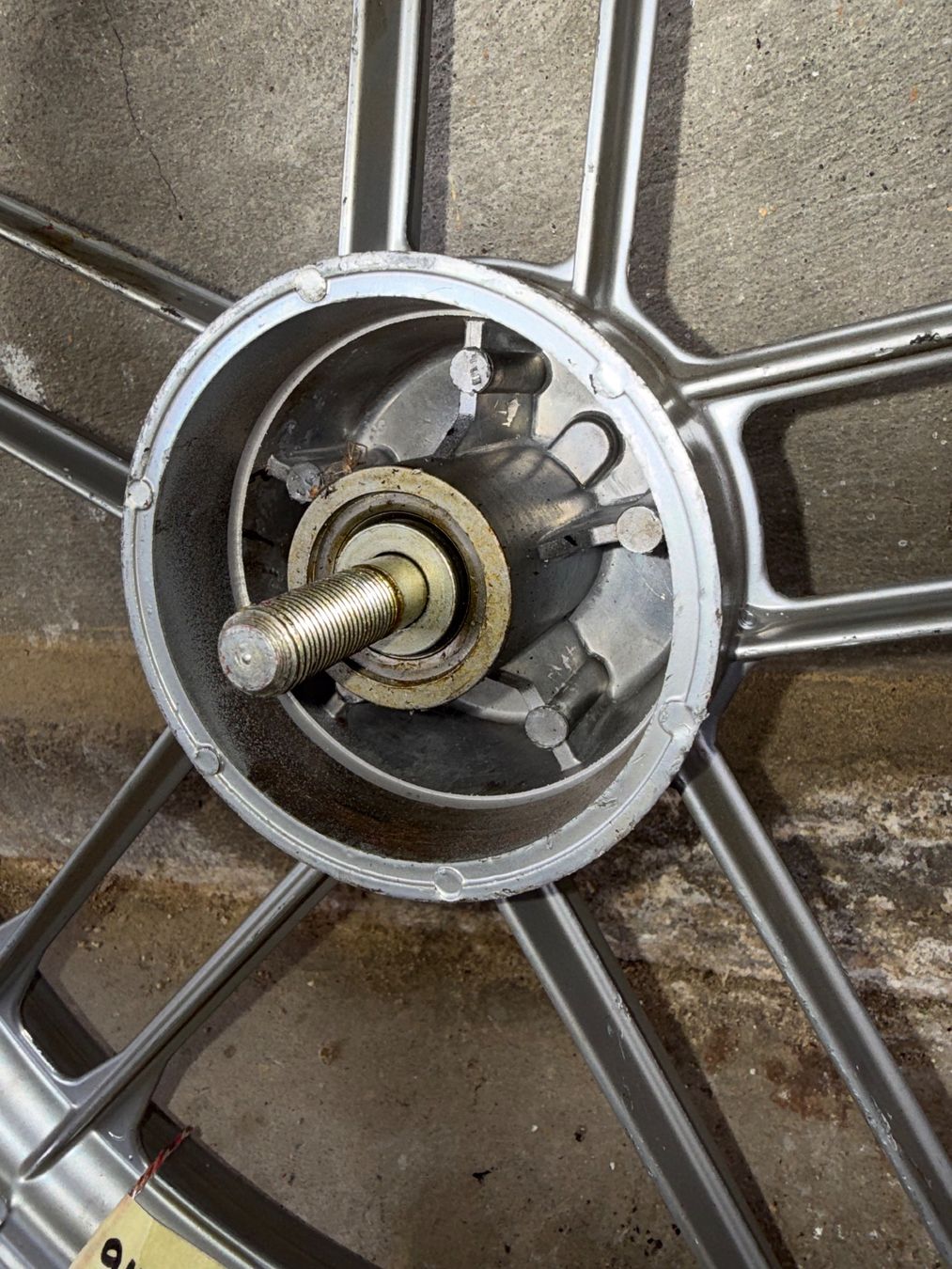 Fantic Parti ricambio per ciclomotori: Fantic Issimo Gussfelgen Vorderrad 16 Zoll – Usato da Fahrni b. Thun venduto da berger_tuning34 2