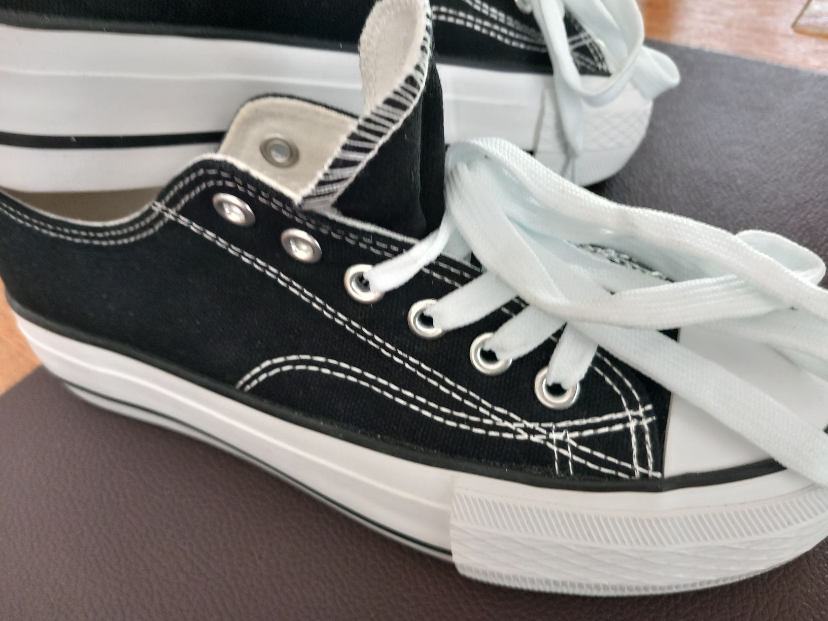 Scarpe da donna: Neue Sneaker – Nuovo (secondo la descrizione) da Aegerten venduto da gismolini 1