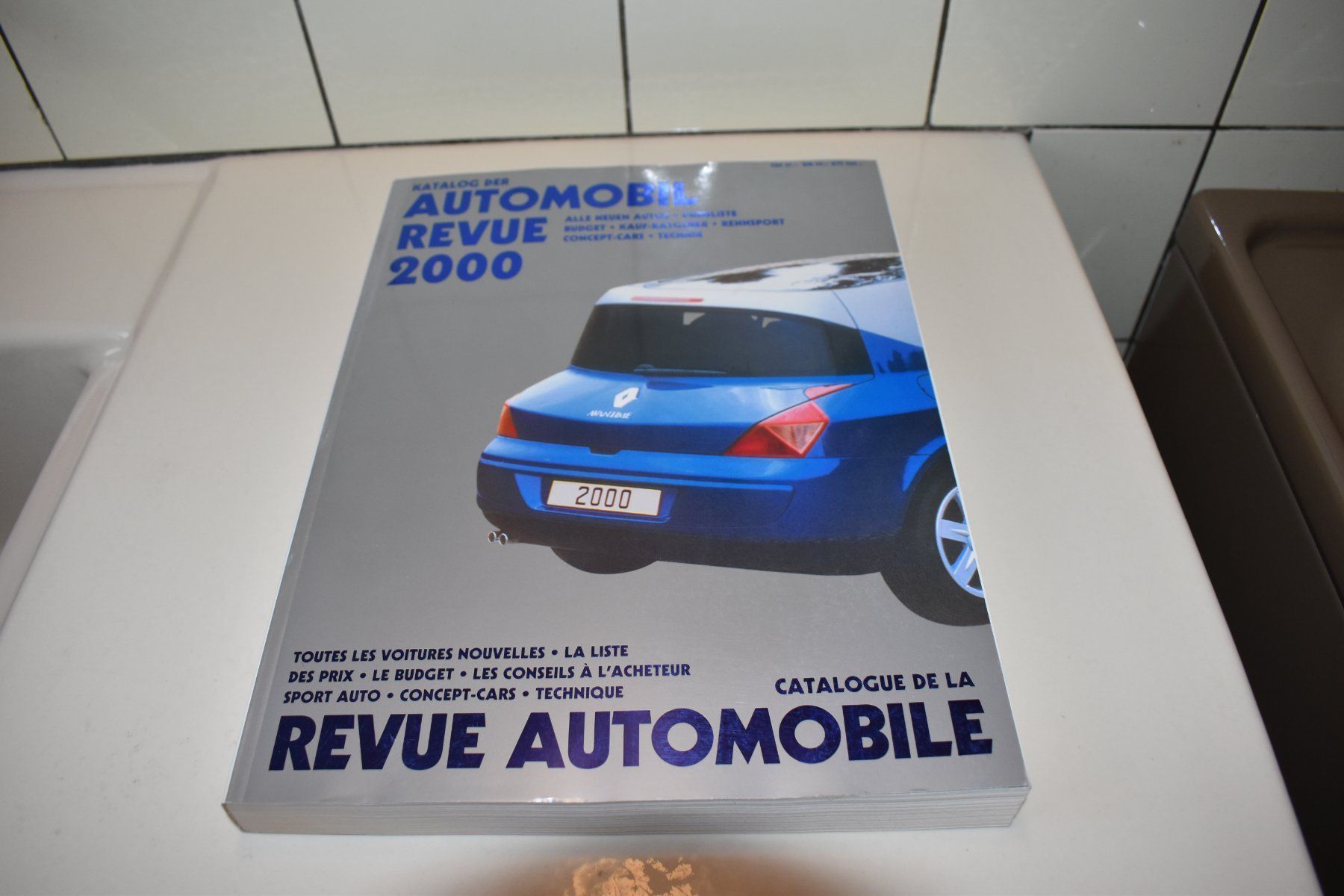 Libri: Catalogue Revue Automobile 2000 – Nuovo (secondo la descrizione) da Le Locle venduto da skycomputer