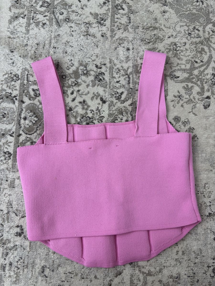 Top: NEW - Pink Crop Top NP: 35.- – Nuovo (secondo la descrizione) da Horgen venduto da lme_8kj7 1