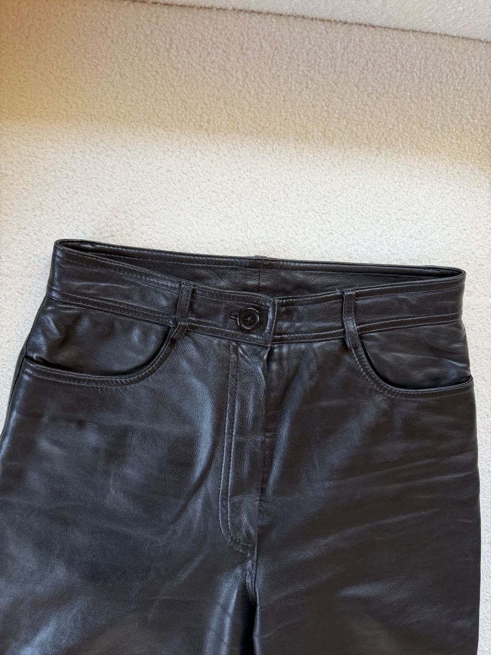 Pantaloni: 100% Lederhose schwarz – Usato da Zürich venduto da ele_c8mx 2
