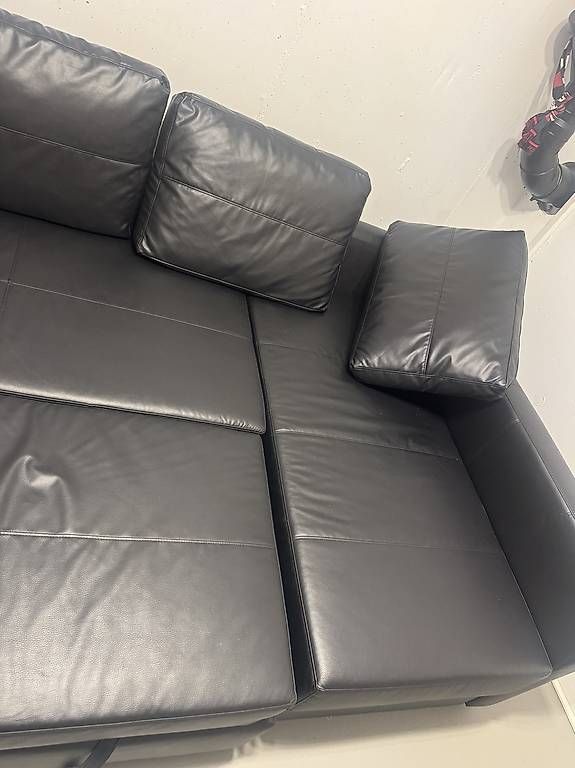 Divani: Schwarzes Kunstleder Sofa  – Usato da Watt venduto da Lionking9 2