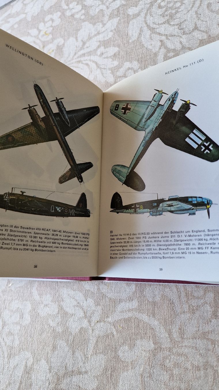 Libri: Bomber 1939-1945 von Kenneth Munson – Nuovo (secondo la descrizione) da Duggingen venduto da hammbe 1