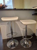 2 Barhocker, höhenverstellbar, Chromstahl