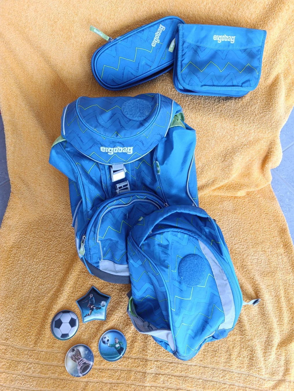 Ergobag Borse & Zaini: Ergobag Schulrucksack Junge Fussball ⚽ – Usato da Thundorf venduto da Blitz_Donner