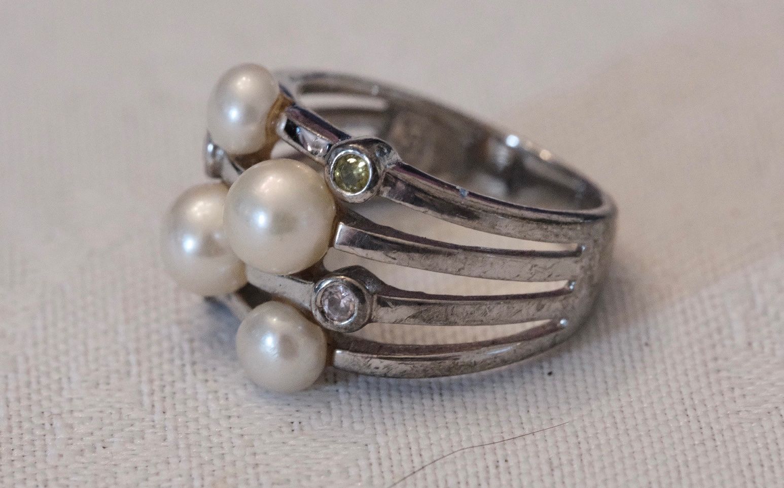 Bagues: Ring mit Kunstperlen – D'occasion à Lostorf par SwissMiss1973 1