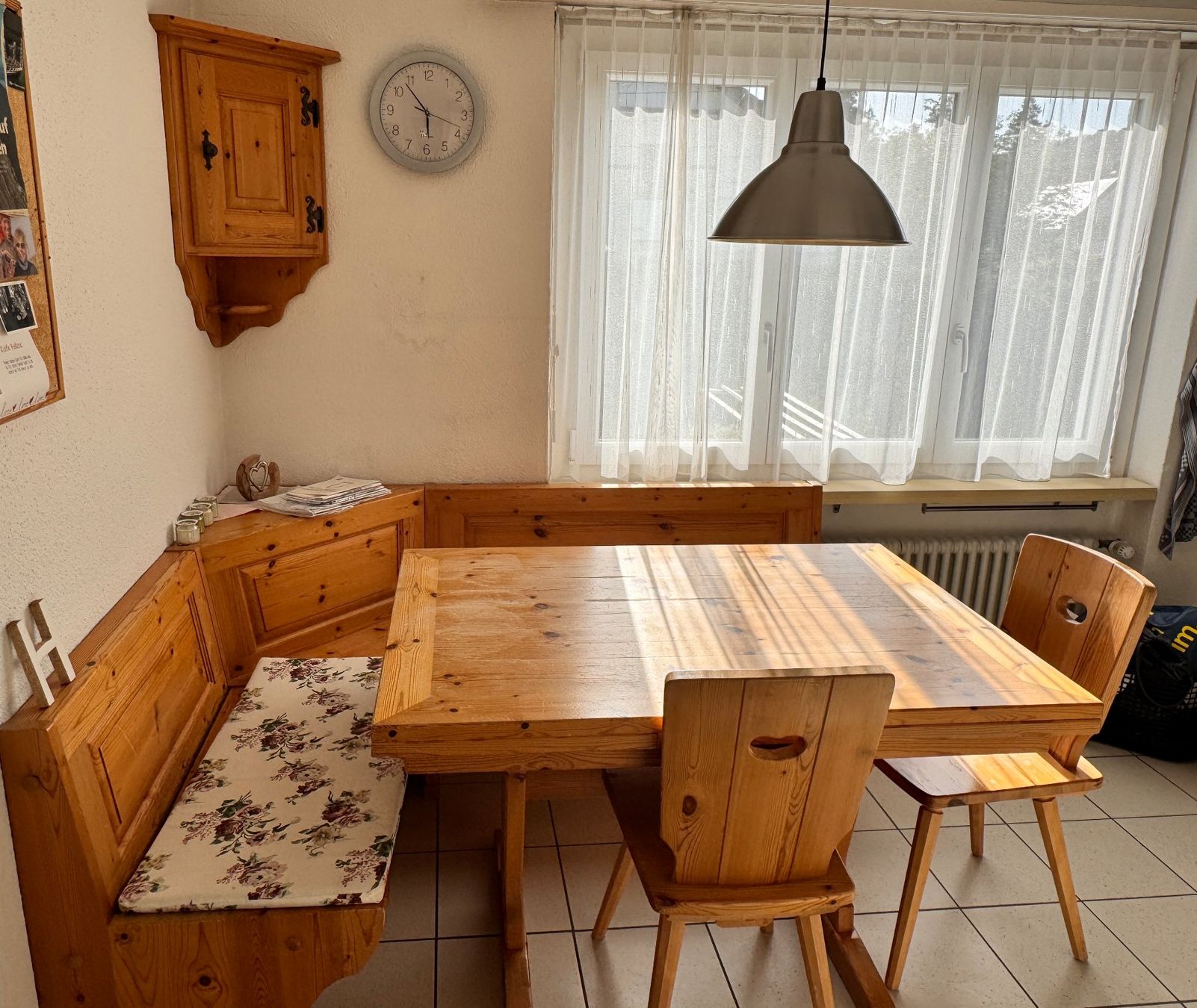 Tischset: Eckbank mit Tisch, 2 Stühle, Eckmöbel – Gebraucht aus Lupfig von Enrico169