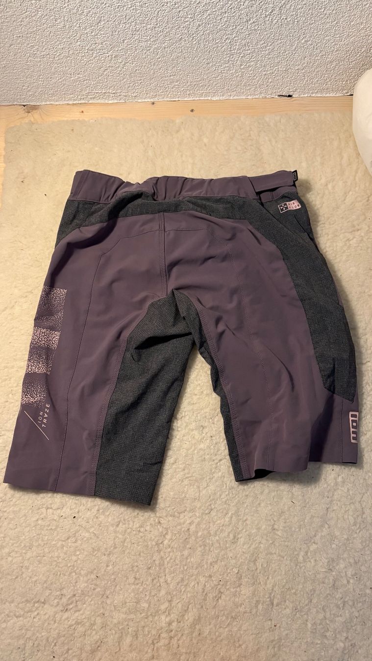 Pantalons: Bikeshorts von Ion – D'occasion à Laax GR par diana.zemp 2