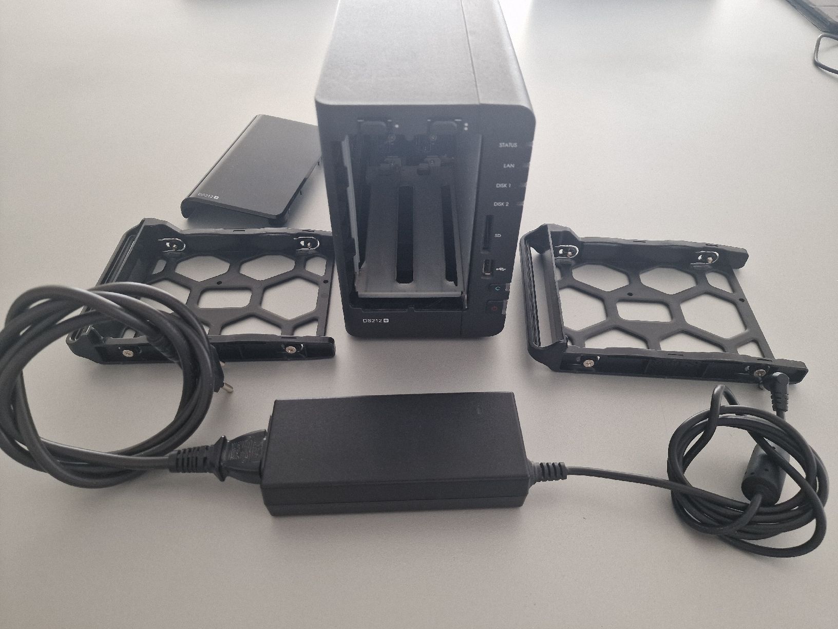Synology Server: Synology DS212+ NAS ohne Festplatte – Gebraucht aus Rietheim von rso_w5rp 1
