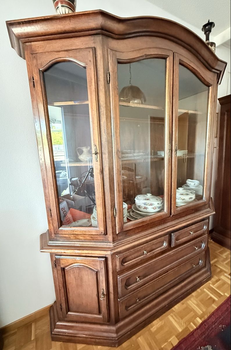Vitrinen: Buffet avec vitrines en bois massif – Gebraucht aus Plan-les-Ouates von val_c6z7 2