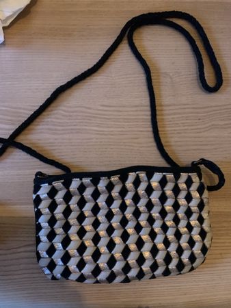 Handtasche schwarz silber 