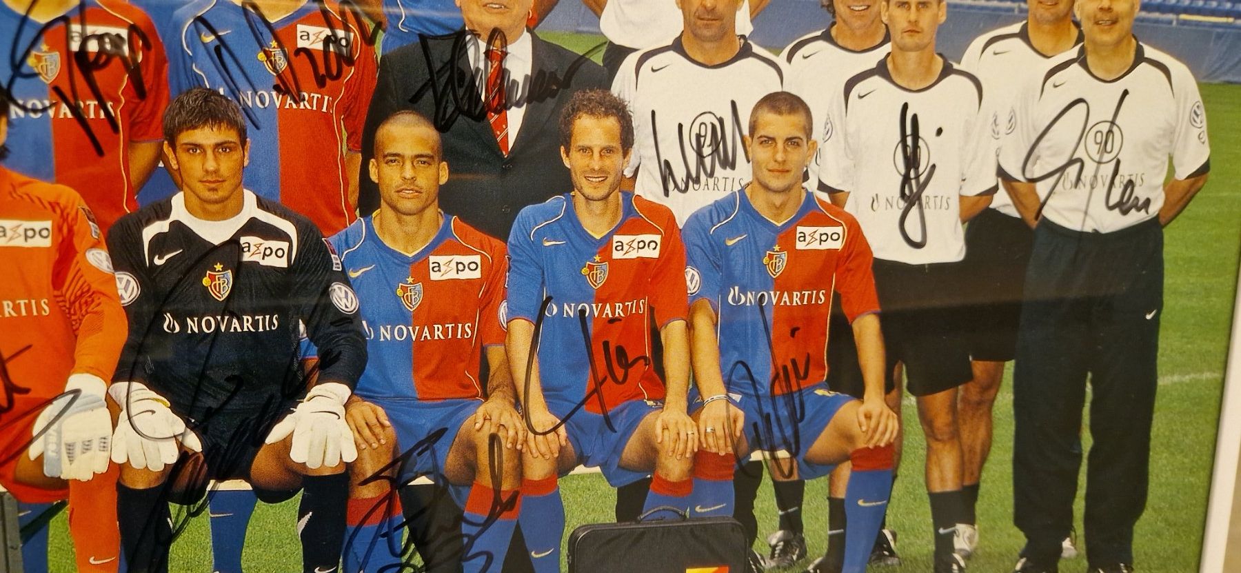 Autogramme: FC BASEL Poster Autogramme, Odermatt, Yakin, Zuberbühler usw – Gebraucht aus Zürich von spin23 4