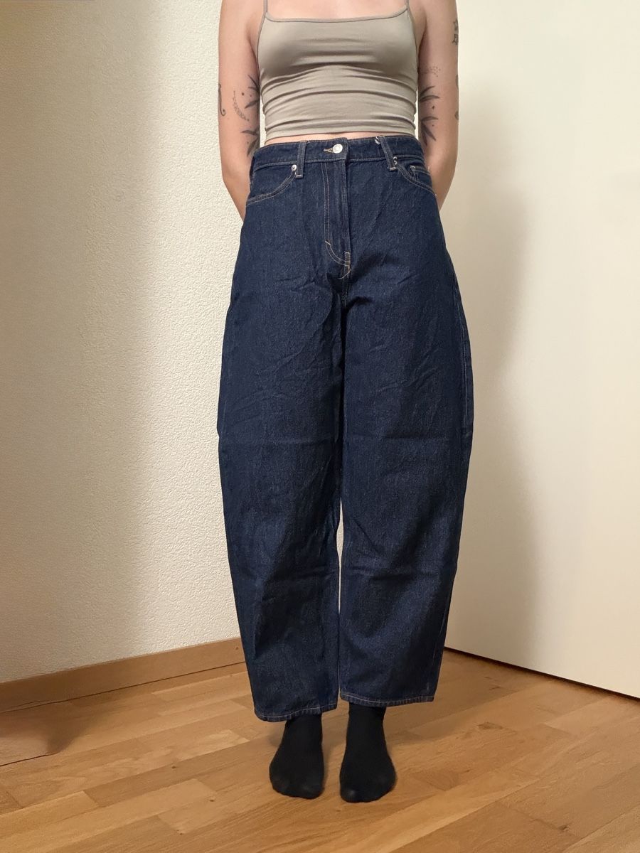 H&M Jeans: Jeans Barrel H&M bleu – Neuf (Voir description) à Cortaillod par Glltn.leane
