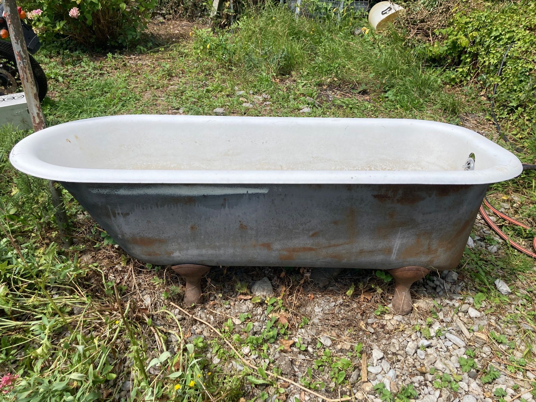 Badewannen: Füsschen-Badewanne – Gebraucht aus Erstfeld von Pfiffholder