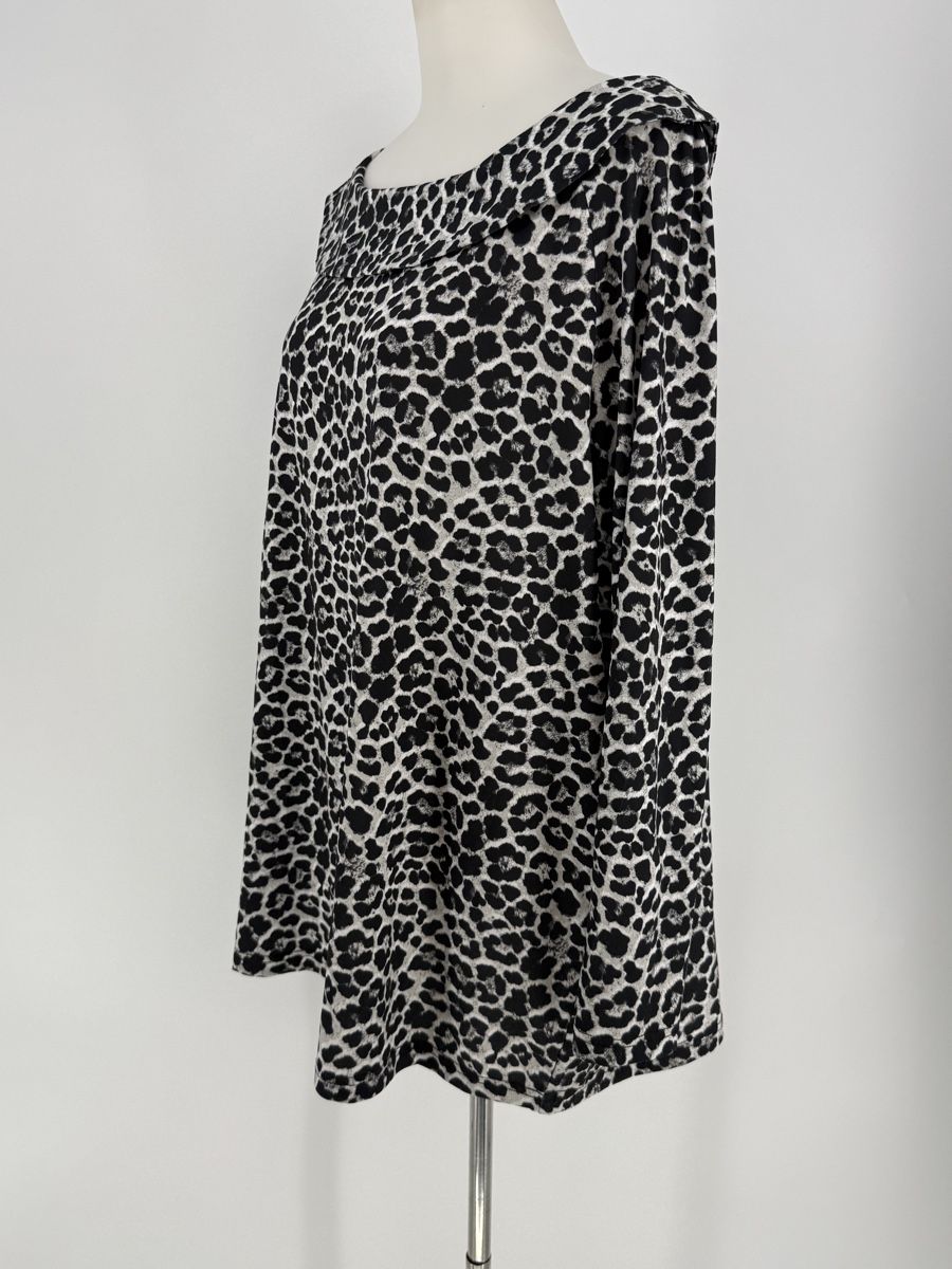 T-shirts: 7/8 Ärmel Shirt mit Leopardenmuster Gr. 54  – D'occasion à Auenstein par moin. 1