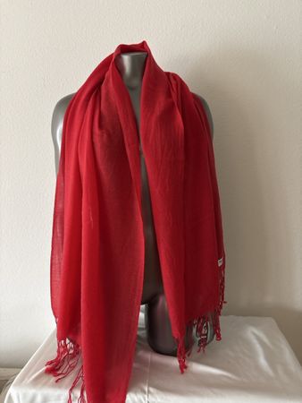 Roter Kaschmir-Schal, neuwertig, perfekt für den Winter!
