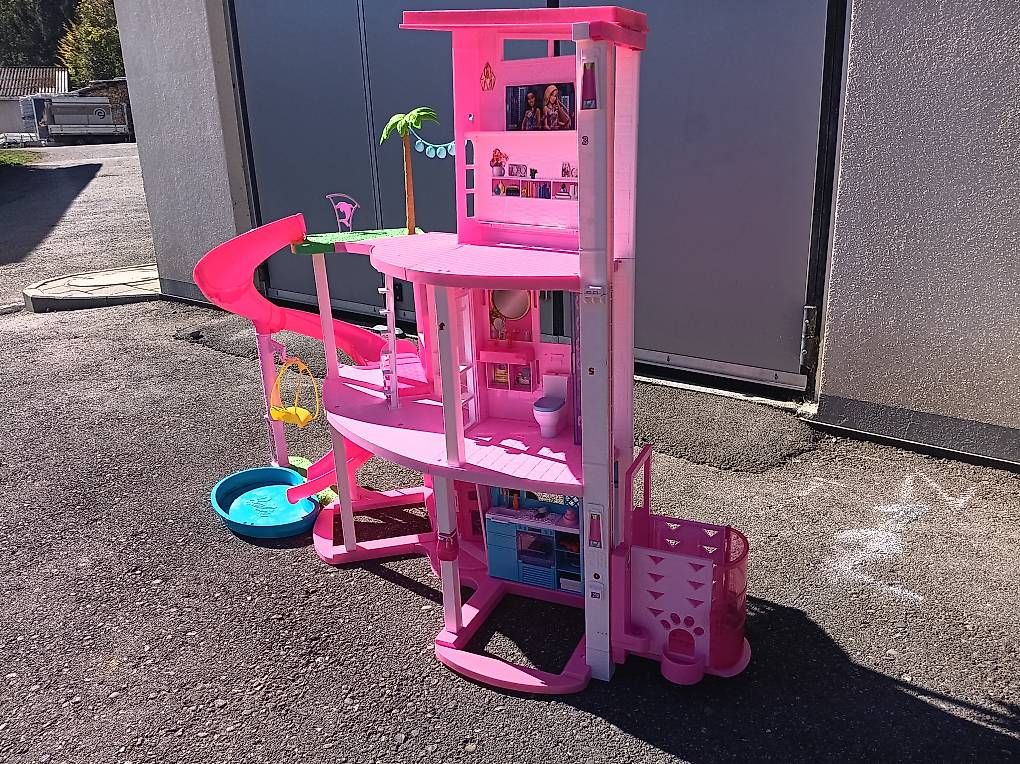 Puppenhäuser & -möbel: Barbiehaus mit lift – Gebraucht aus Forst von Regula92 1