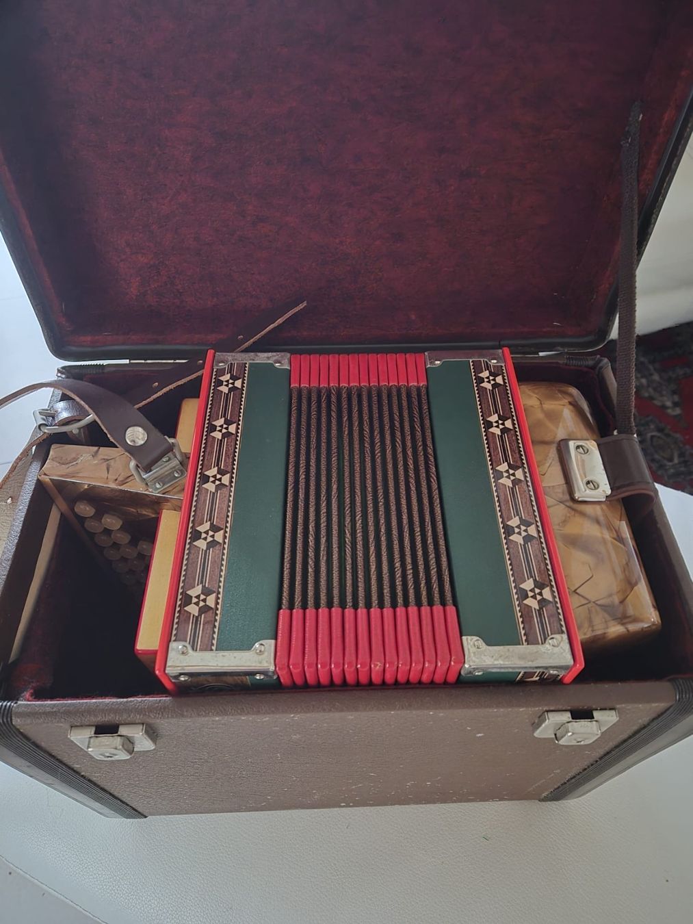 Eichhorn Strumenti musicali: Eichhorn Schwyzerörgeli Handorgel,  8 Bässe – Usato da Müntschemier venduto da Kunming 5