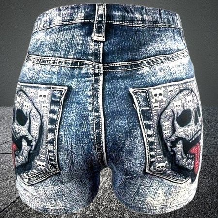 👖☠️ Coole Denim-Optik Shorts mit Totenkopf-Detail ☠️💙