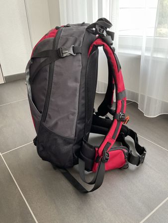 Wanderrucksack Hi-Tec rot schwarz (neuwertig/ungebraucht)