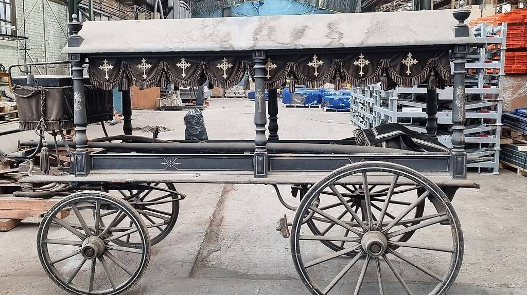 Carrozze: hippomobile corbillard voiture de collection – Usato da Monthey venduto da gael369