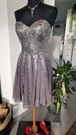 Cocktailkleid mit Pailletten-Corsage von Laona