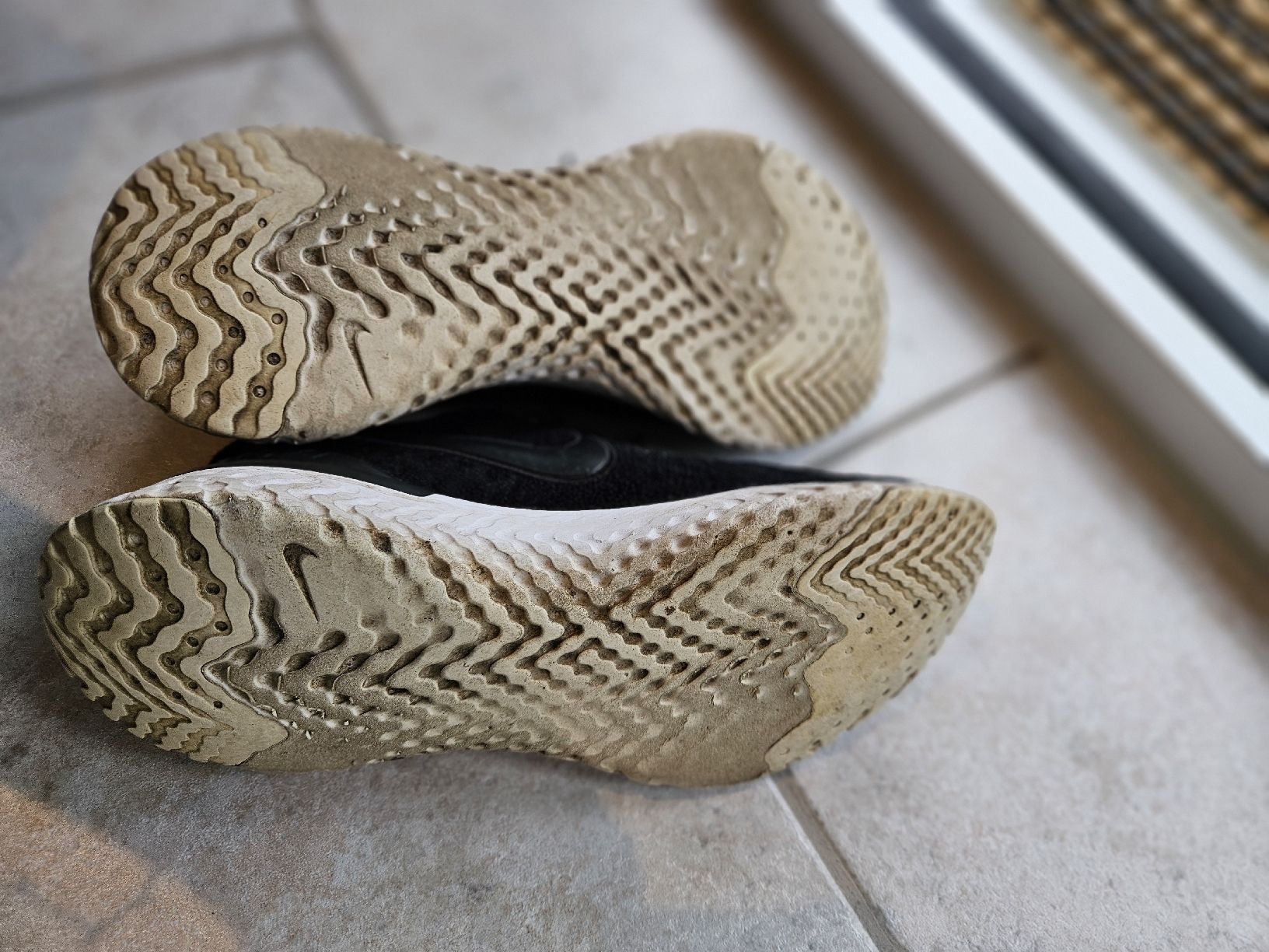 Nike Chaussures femmes: Nike Epic React – D'occasion à Saland par Rose0109 3