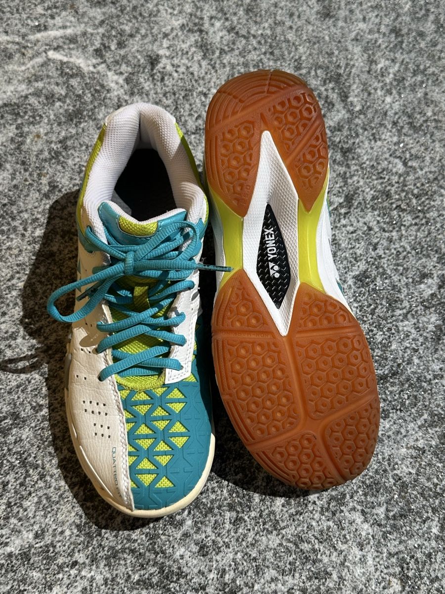 Yonex Damenschuhe: YONEX Badminton Schuhe Grösse 39.5  – Gebraucht aus Maggia von johannaf01 3