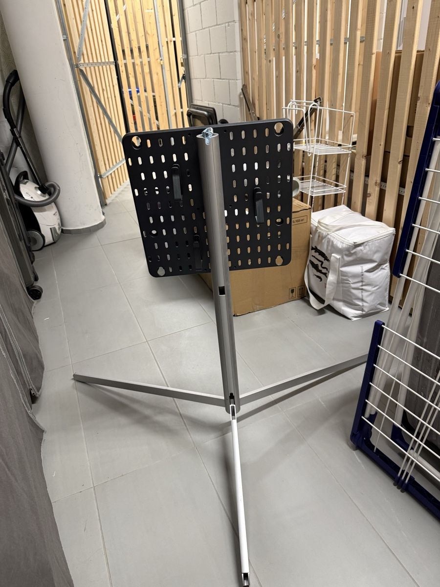 Supporti a parete: TV Stand – Usato da Zürich venduto da llor.dell 1