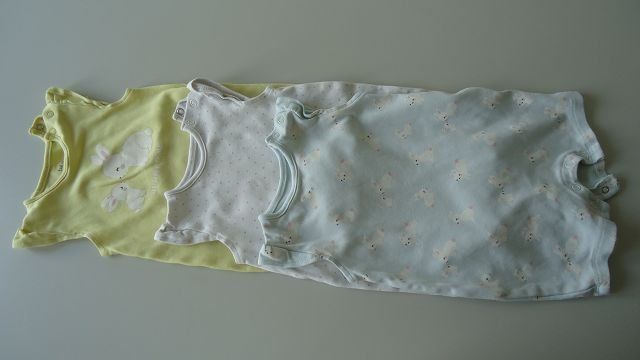 C&A Pigiama & Simili: Baby Strampler 3er Set hellblau/weiss/gelb Gr. 68 – Usato da Ergisch venduto da Haemmerli59 4