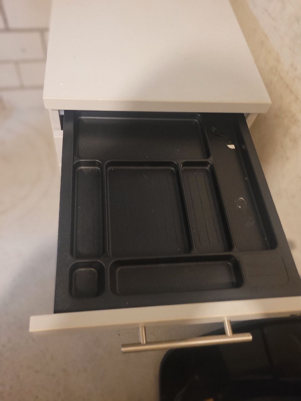 Commodes: Rollcontainer 3 Schubladen mit Schloss grau – D'occasion à Hünenberg par nviert 2