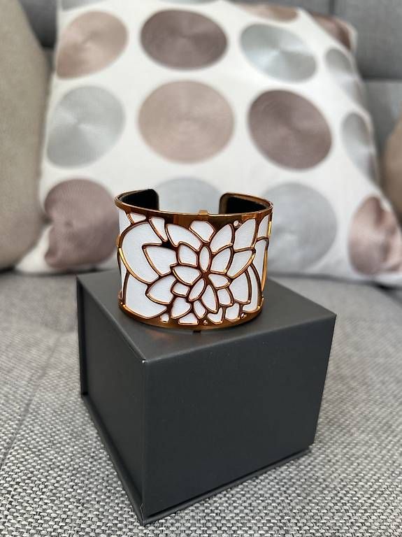 Armbänder & -reifen: GEORGETTES bracelet, doré avec deux interface blanc ou noir – Gebraucht aus Echallens von fayetrahel 4